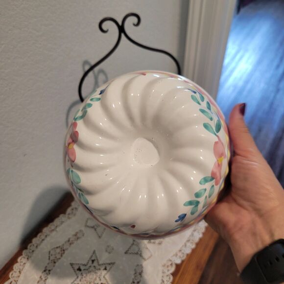 Vtg Ceramic Jello Bundt Mold White Pink Blue Green Hand Painted Italy Wall Decor - Picture 3 of 10
